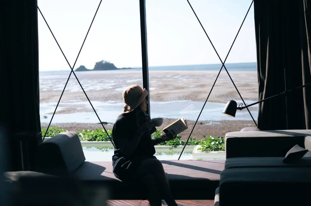 Deepspace Cabin On Quiet Beach Ko Lanta