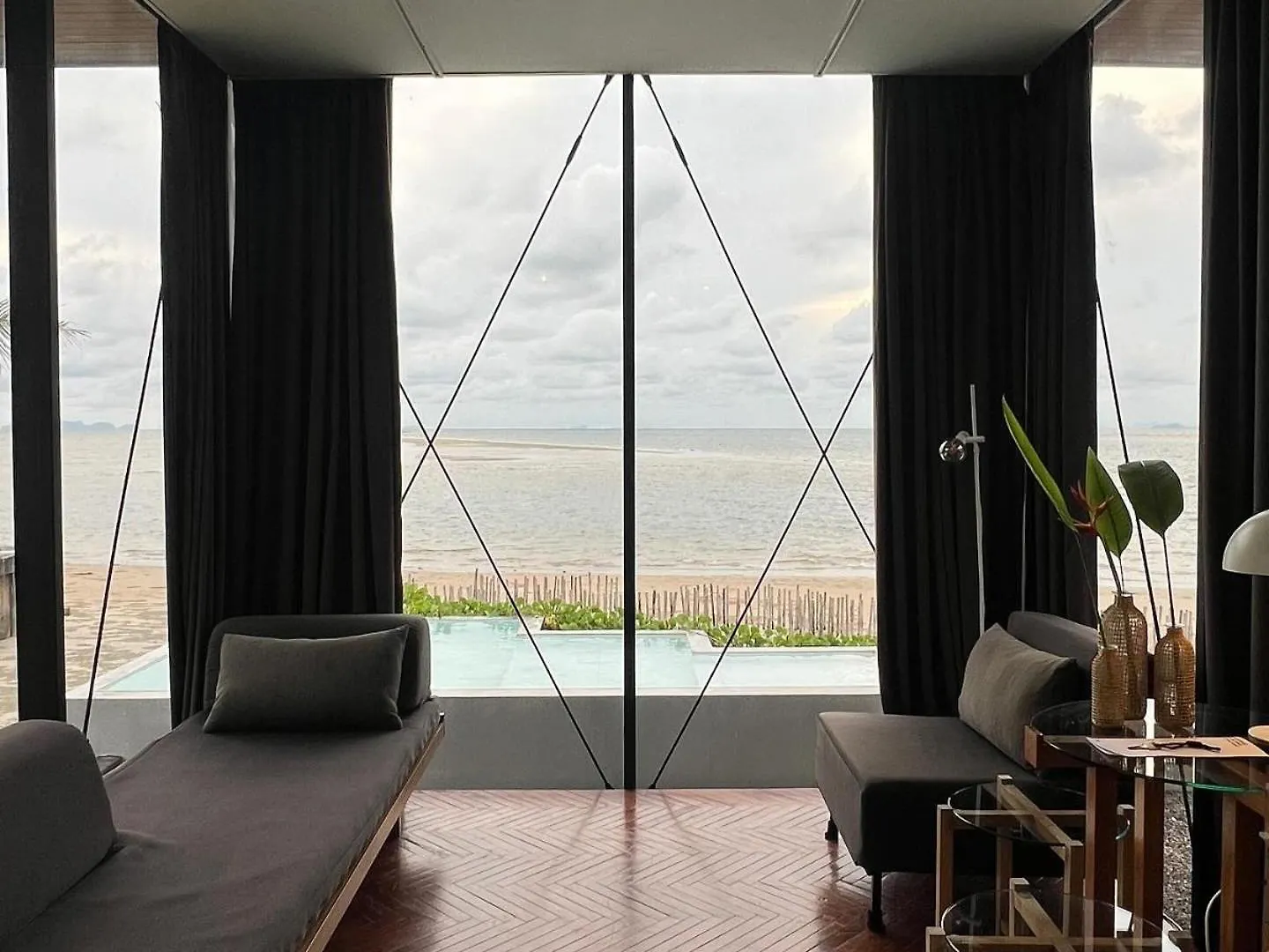 Deepspace Cabin On Quiet Beach Ko Lanta