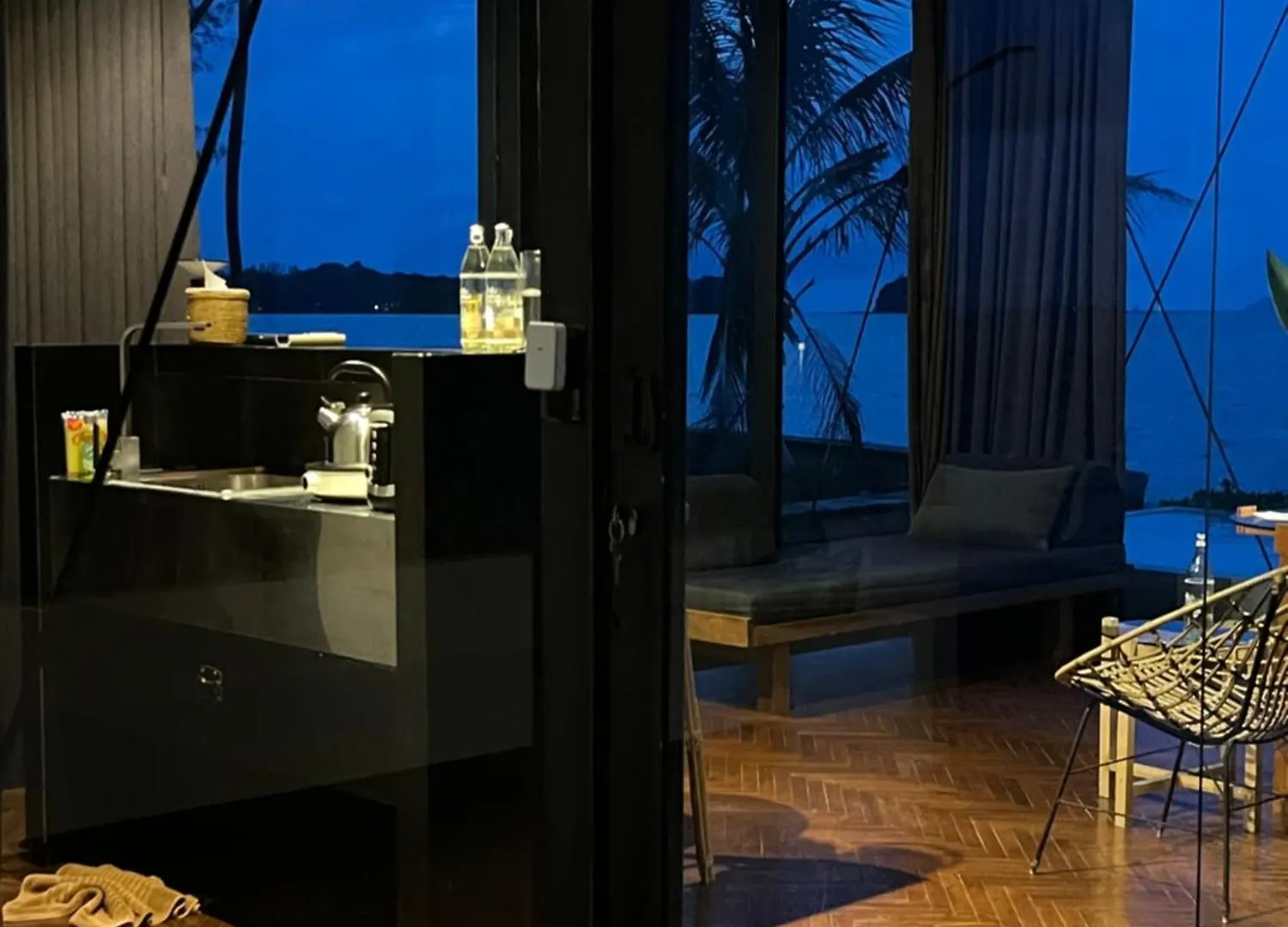 Deepspace Cabin On Quiet Beach 란타섬 0*,  태국
